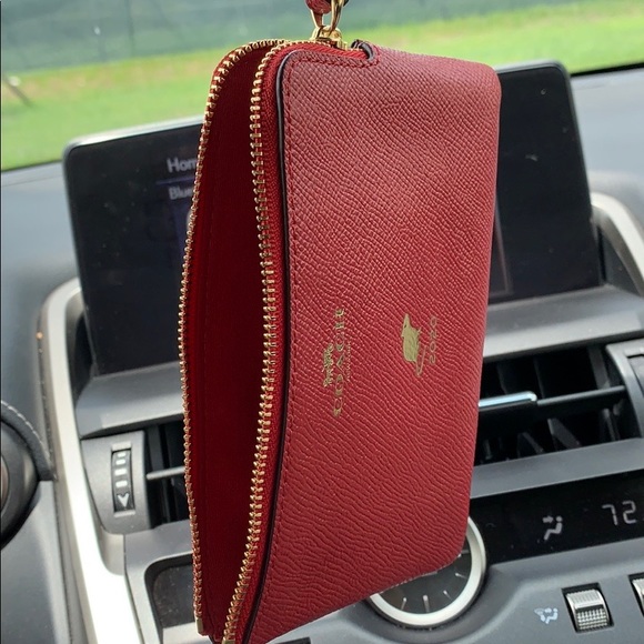 COACH LUNAR NEW YEAR CORNER ZIP WRISTLET WITH RAT - Picture 7 of 16